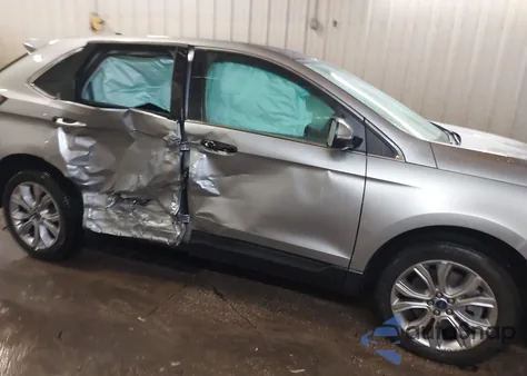 2022 Ford Edge Titanium z USA, uszkodzony, nr VIN 2FMPK4K91NBB07393